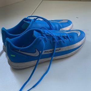 Nike phantom indoor soccer shoes.  Barely worn- size 5.5 youth